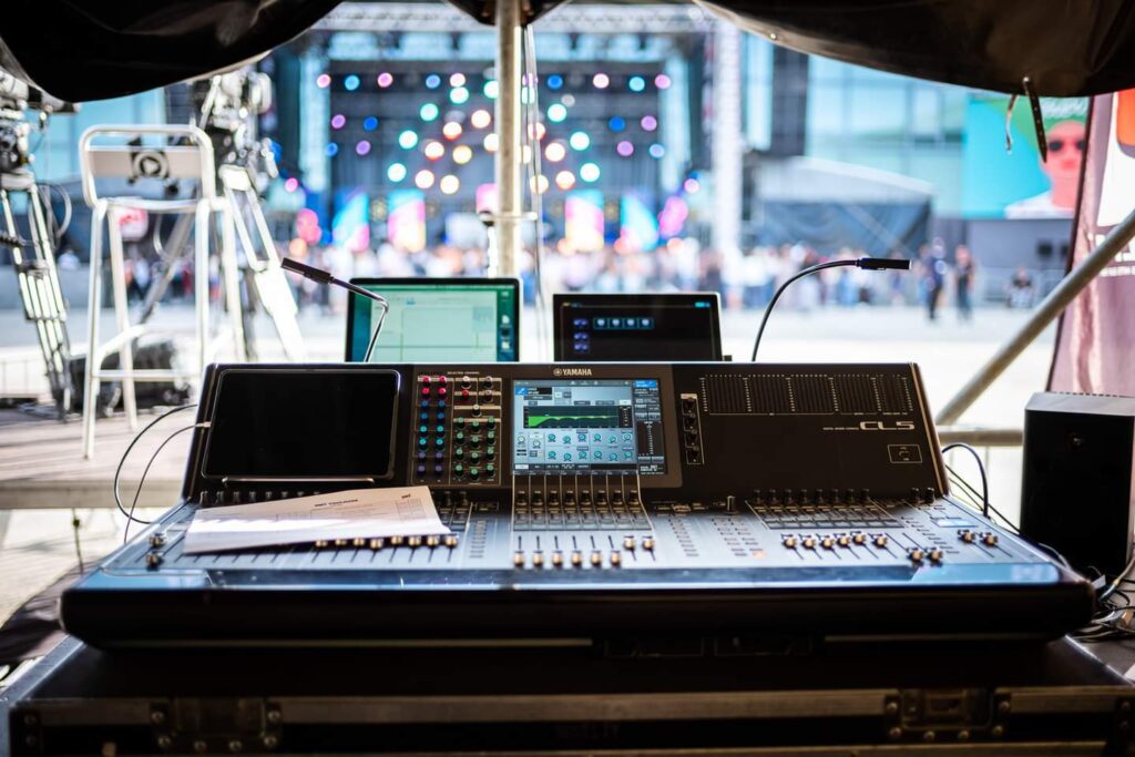 Equipe technique pour son et lumière